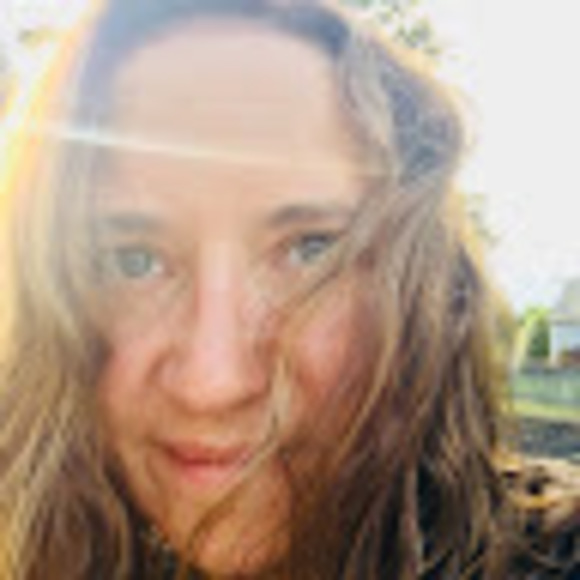 Meet your Posher, Kristen - Picture 1 of 1